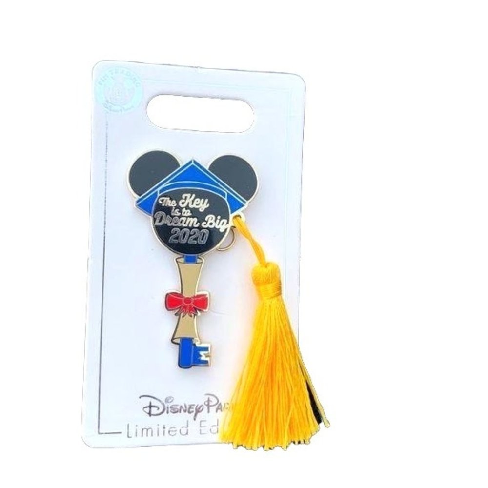 Disney Parks Mickey Mouse 2020 Graduation Key Limited Edition Pin - Picture 1 of 2